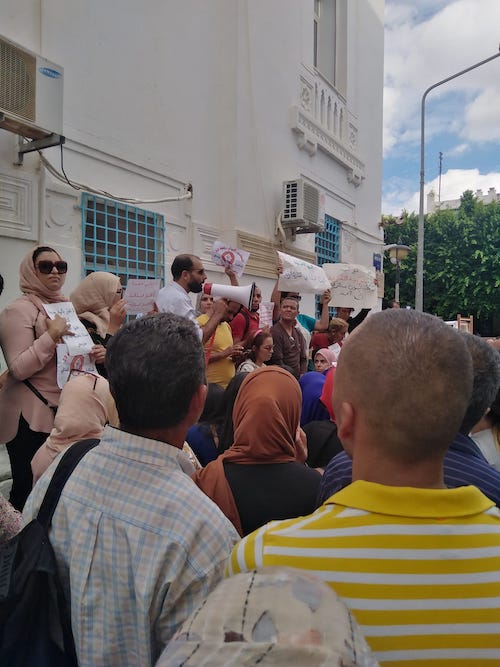 صور من التحرك الاحتجاجي اليوم للأساتذة النواب أمام وزارة التربية