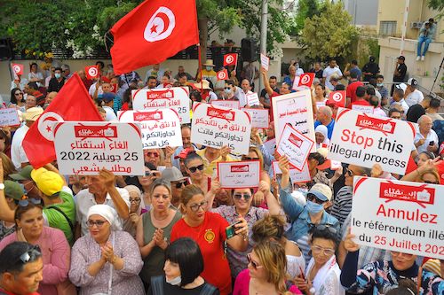 احتجاجات ضد الاستفتاء في تونس