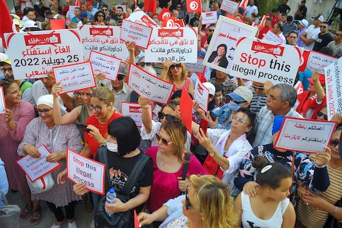 احتجاجات ضد الاستفتاء في تونس