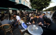  تونسيون في مقهى 