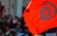 تونس احتجاجات علم الثورة 