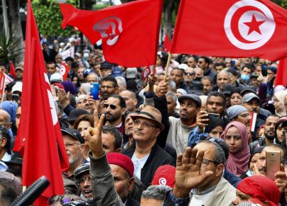 صورة من إحدى مظاهرات المعارضة في تونس أسبوعًا قبل انتخابات 17 ديسمبر (فتحي بلعيد/أ.ف.ب)