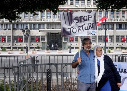 صورة أرشيفية لتحرك احتجاجي أمام وزارة الداخلية في تونس يدعو لإيقاف التعذيب والإفلات من العقاب (نيكولا فوكي/Corbis/Getty)