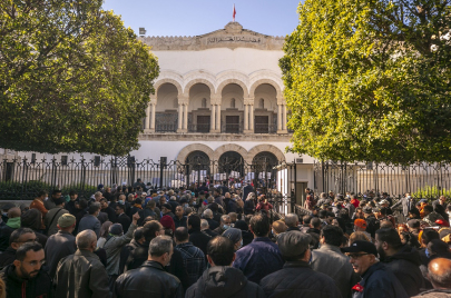 احتجاجات أمام محكمة بتونس