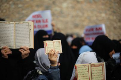 مظاهرة ضد حرق القرآن في السويد أمام القنصلية السويدية