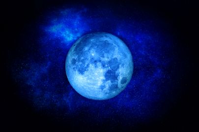القمر الأزرق 