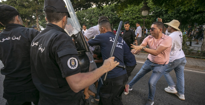 الأمن التونسي وقفة احتجاجية 