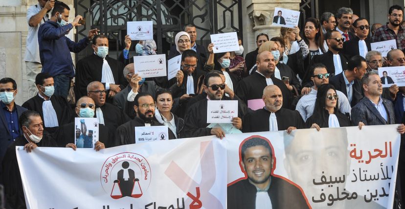 تحركات احتجاجية ضد محاكمة مدنيين عسكريًا في تونس