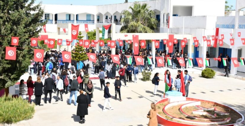 العلم التونسي والفلسطيني مدارس تونس