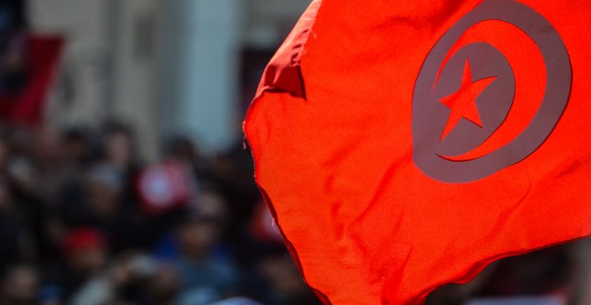تونس احتجاجات علم الثورة 